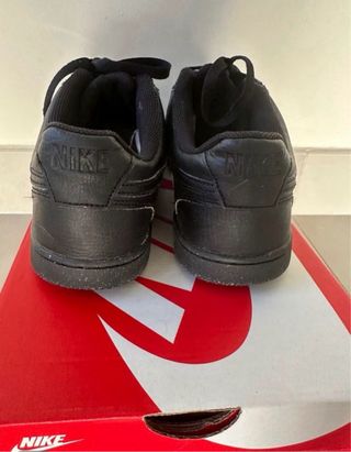 Zapatillas deportivas Nike de piel.