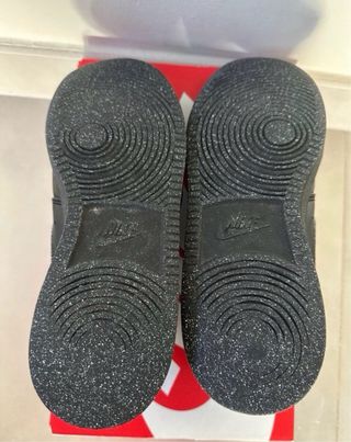 Zapatillas deportivas Nike de piel.