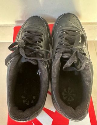 Zapatillas deportivas Nike de piel.