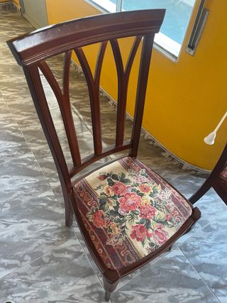 Mesa de comedor de madera con 6 sillas