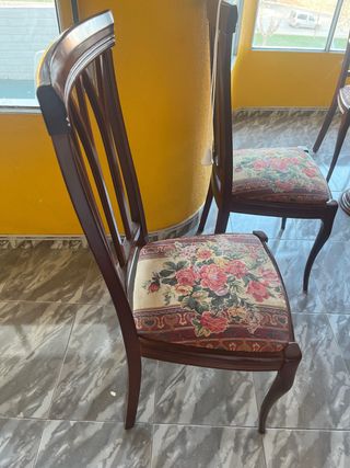 Mesa de comedor de madera con 6 sillas