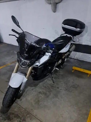 BMW F800R Naked Azul/Blanco. Año 2016. Con baúl
