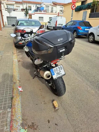 BMW F800R Naked Azul/Blanco. Año 2016. Con baúl