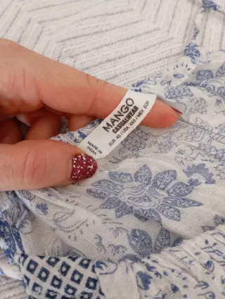 Blusa halter azul y blanco Mango