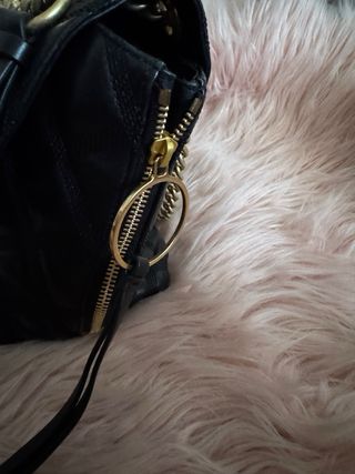 Bolso Guess Luxe Piel Negra y Dorada