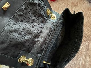 Bolso Guess Luxe Piel Negra y Dorada