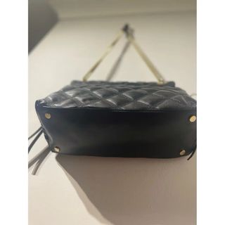 Bolso Guess Luxe Piel Negra y Dorada