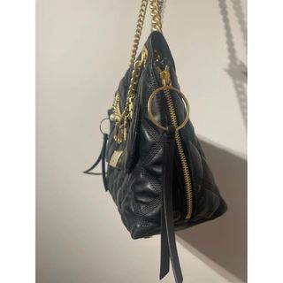 Bolso Guess Luxe Piel Negra y Dorada