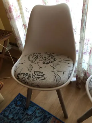 Sillas y taburete estilo nórdico