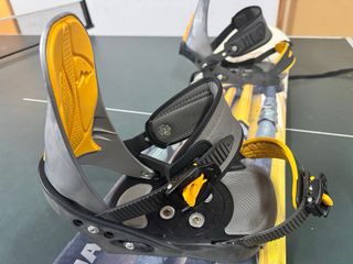 Tabla, fijaciones y botas snowboard usadas 2 veces