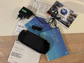 PSP Slim 3004 Piano Black con cámara