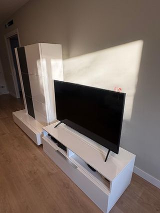 Mueble de salón moderno blanco y gris