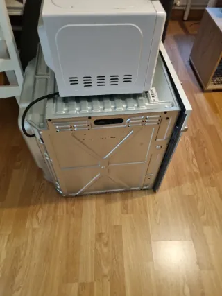 Horno y microondas blanco