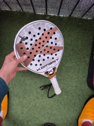 Pala de pádel Kombat Ajax