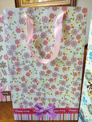 Bolsas de regalo florales nuevas