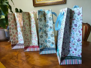 Bolsas de regalo florales nuevas