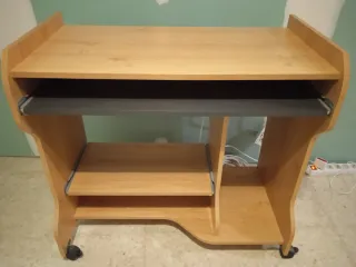 Escritorio madera con bandeja