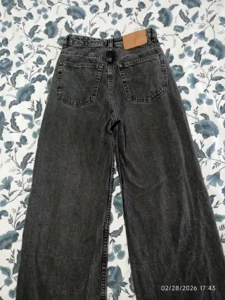 Pantalones vaqueros anchos tiro alto negros