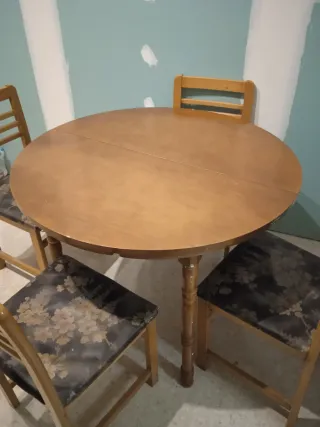 Mesa de comedor redonda y 4 sillas