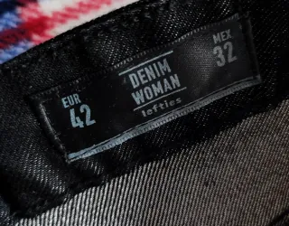 Vaqueros negros. 42 A estrenar