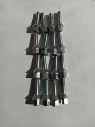 Tornillos 10x40 modificados para llanta