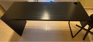 Escritorio negro moderno