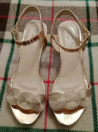 Sandalias doradas tacón fiesta talla 37