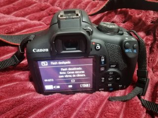 Máquina Fotográfica Canon EOS 2000D