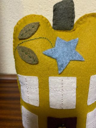 Aguanta puertas de fieltro casa