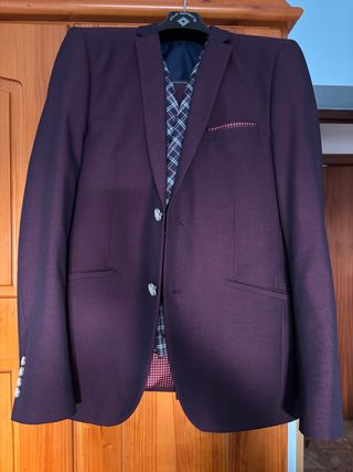 Traje completo hombre morado