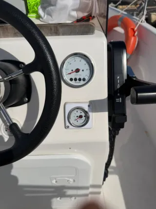 Barco Fiber Phlas 5.75 con Motor Suzuki 70cv