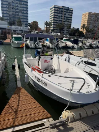 Barco Fiber Phlas 5.75 con Motor Suzuki 70cv