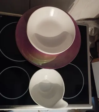 Platos ,Bandejas , cubiertos