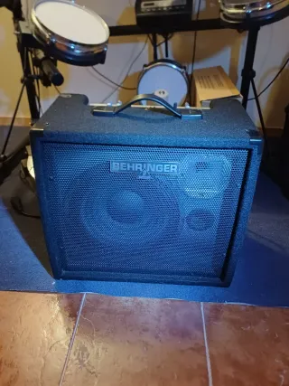 Amplificador Behringer Negro