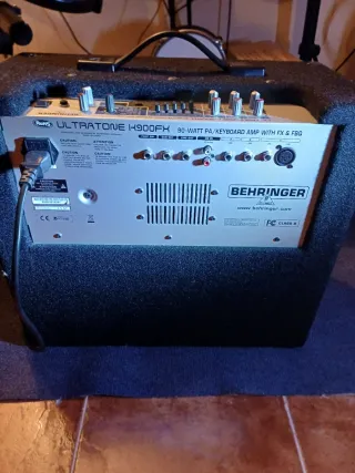 Amplificador Behringer Negro