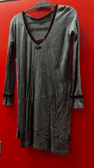 Vestido / camisón gris “HEARTBEAT” con detalles