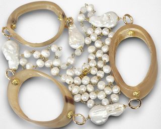 Collana: gold filled 18 kt, perle e corno naturali