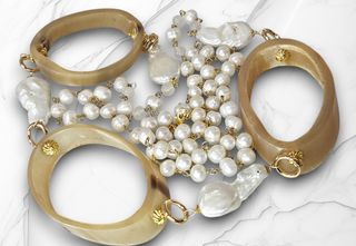 Collana: gold filled 18 kt, perle e corno naturali