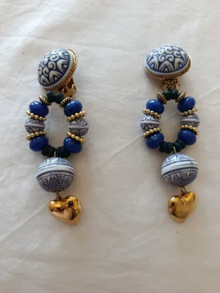 Pendientes azules y dorados