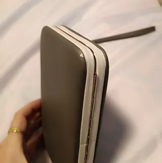 Monedero gris con bordado de gato