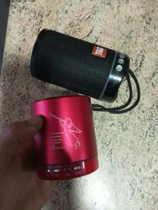 Altavoces Bluetooth Portátiles (Negro y Rojo)