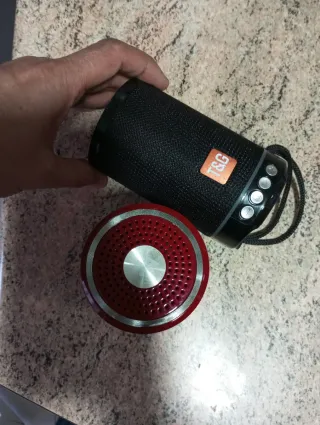 Altavoces Bluetooth Portátiles (Negro y Rojo)