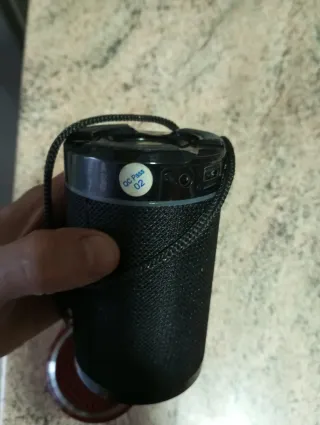 Altavoces Bluetooth Portátiles (Negro y Rojo)