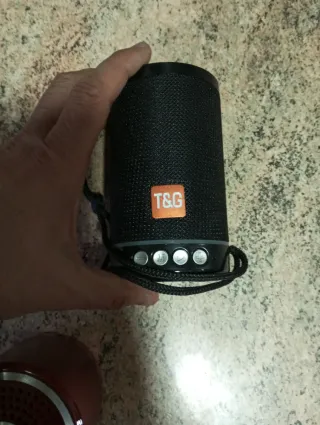 Altavoces Bluetooth Portátiles (Negro y Rojo)