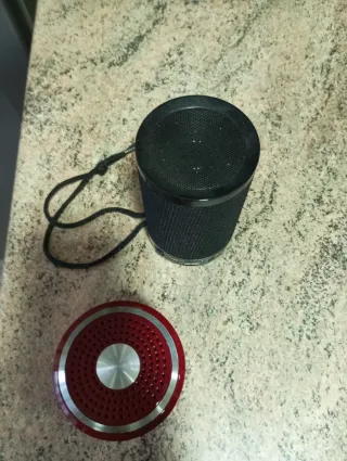 Altavoces Bluetooth Portátiles (Negro y Rojo)