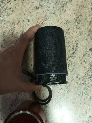 Altavoces Bluetooth Portátiles (Negro y Rojo)