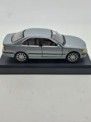 Bmw Serie 5 E39 Berlina-sedan Hongwell scala 1:43.