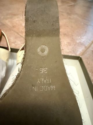 Sandalo con zeppa color albicocca e corda