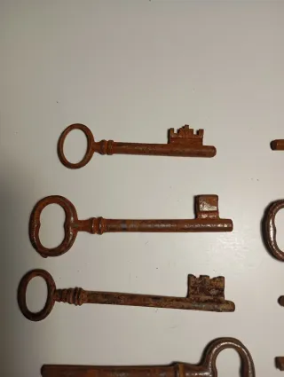 Lote 12 llaves antiguas oxidadas