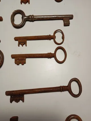 Lote 12 llaves antiguas oxidadas